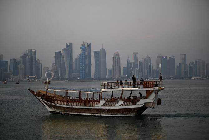 قطر تعلق الأنشطة البحرية مؤقتاً وسط غموض الأسباب