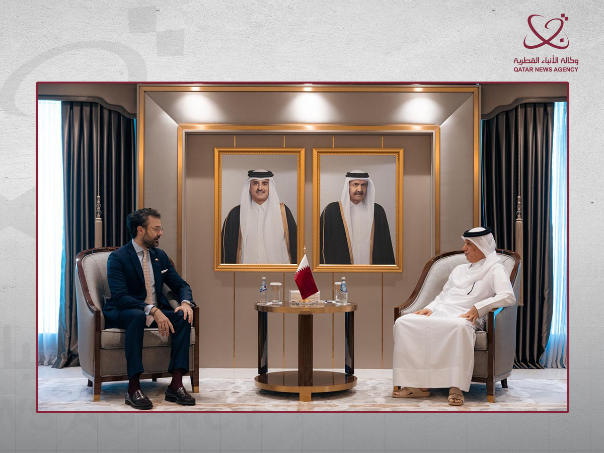 وزير الدولة للشؤون الخارجية يلتقي السفير الإسباني لمناقشة التعاون المشترك وتعزيز العلاقات الثنائية