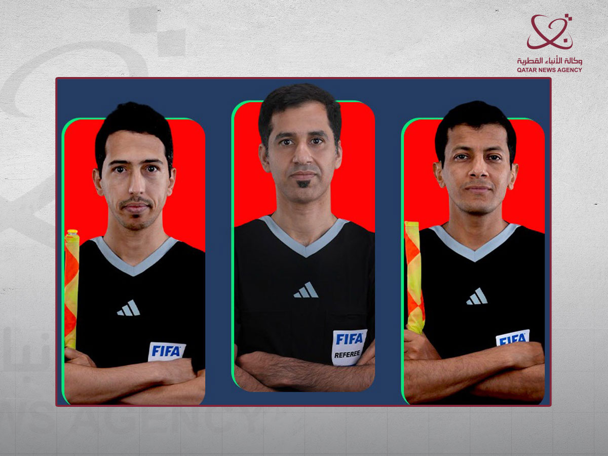 طاقم تحكيم قطري يدير مباراة في كأس العالم 2026