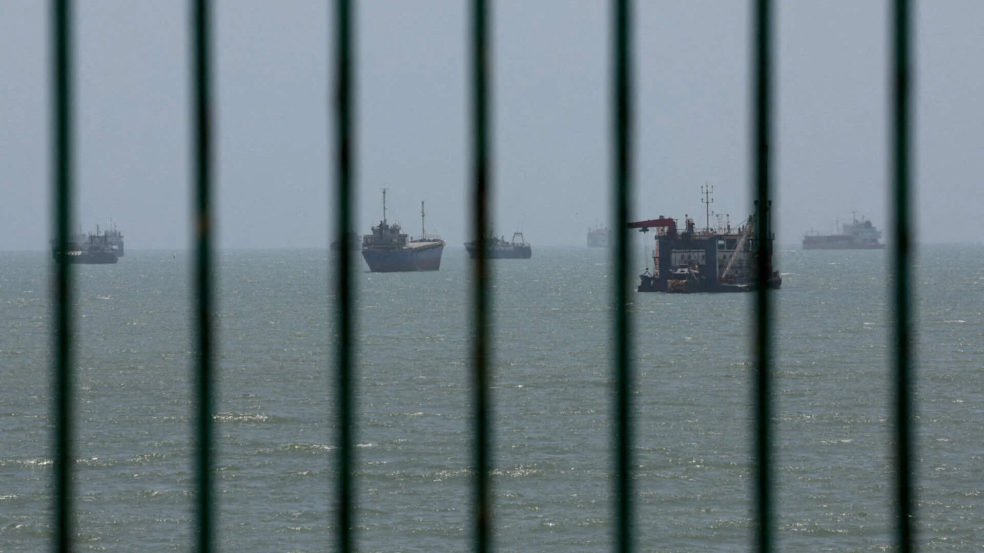 إيران تطالب قطر بتوضيح مصير طيارين مفقودين وتكثيف جهود البحث