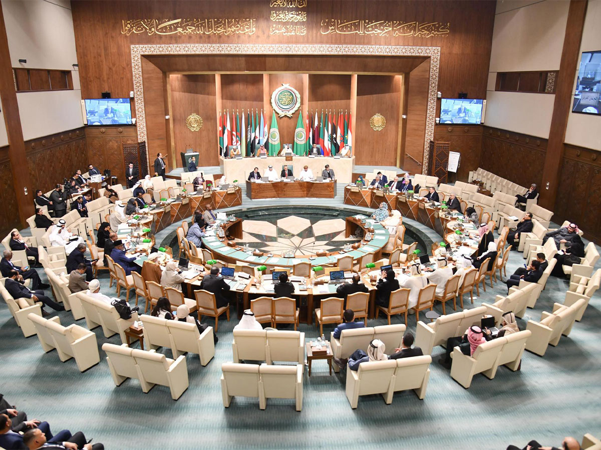 البرلمان العربي يدين استهداف سفينة تجارية في المياه القطرية
