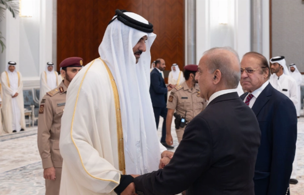 أمير قطر يتلقى التعازي في وفاة والده الشيخ حمد بن خليفة آل ثاني